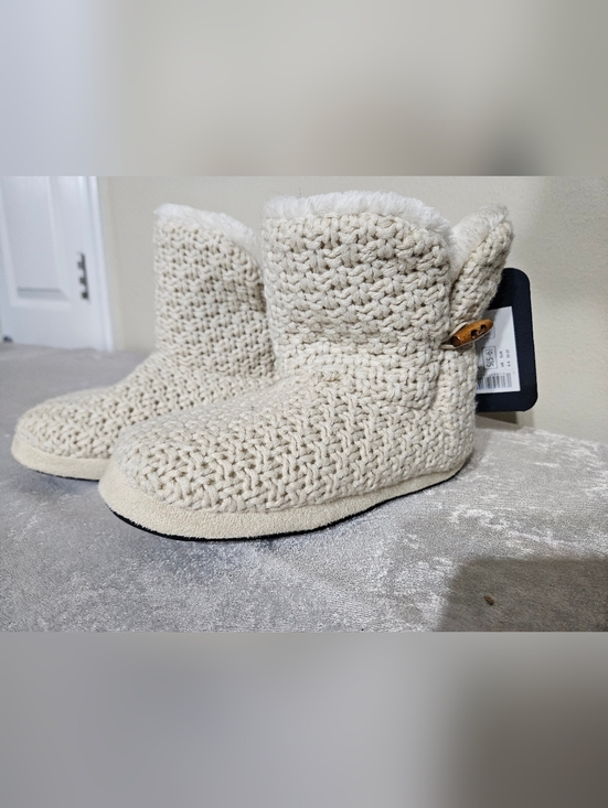 Nautica Shoes - NWT! Nautica Cozy House Shoes Small 5-6